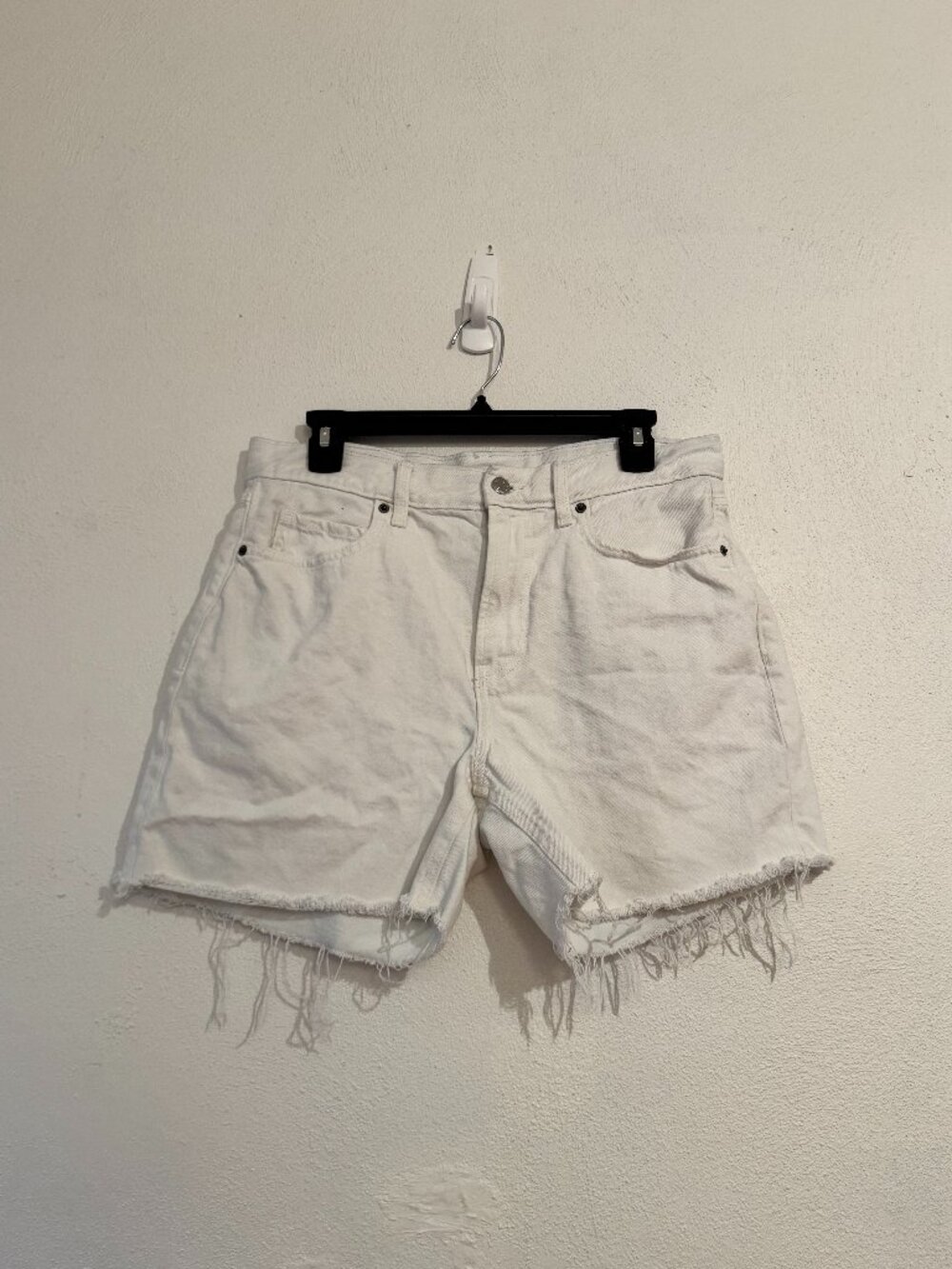 Old Navy High-Rise Slouchy Straight White Denim Shorts – Size 8